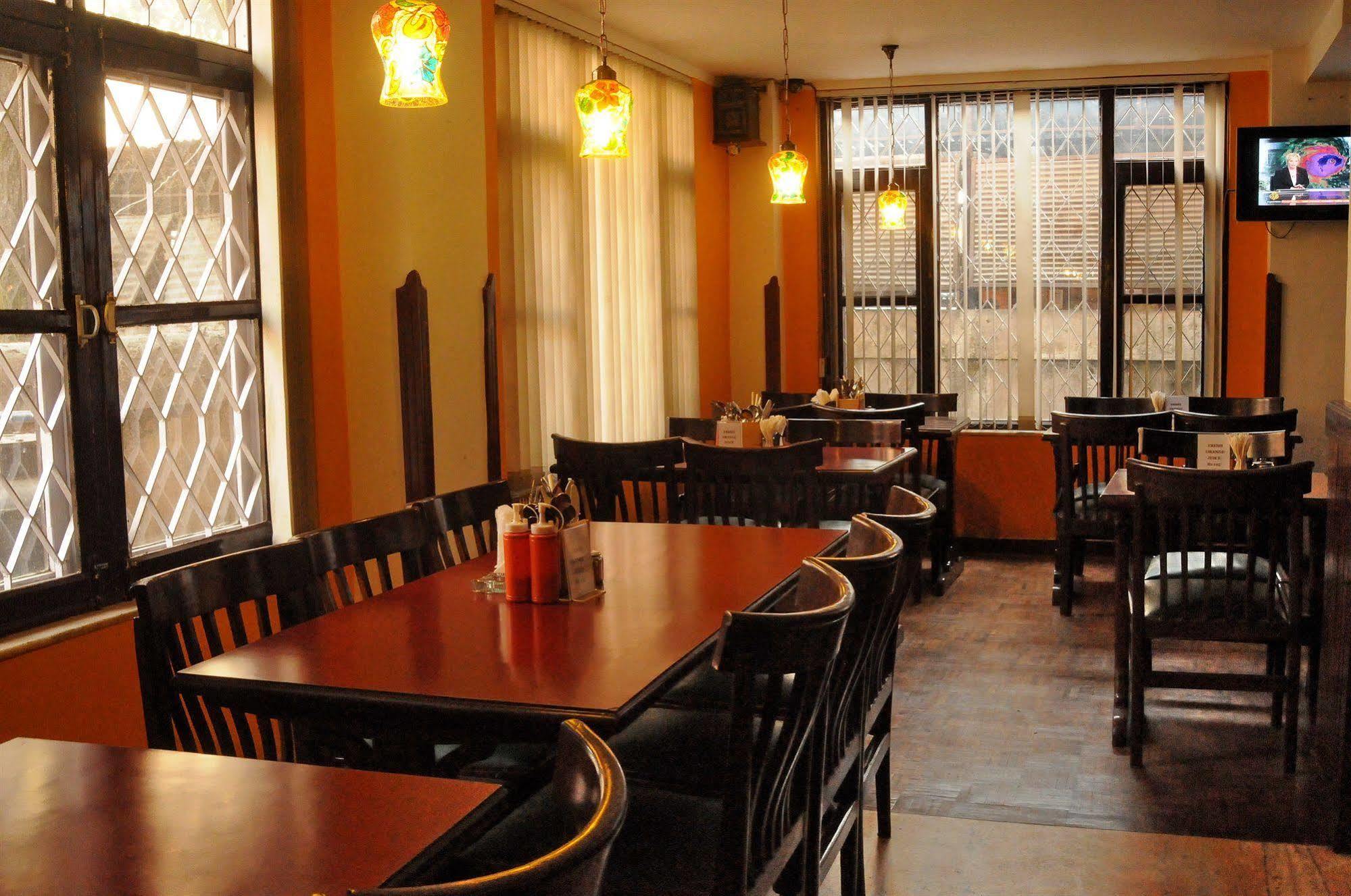 Hotel Excelsior Kathmandu Esterno foto