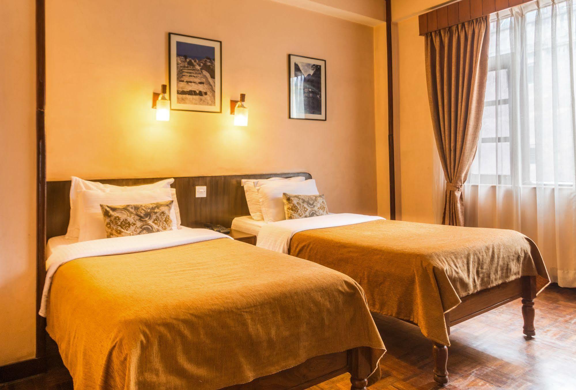 Hotel Excelsior Kathmandu Esterno foto