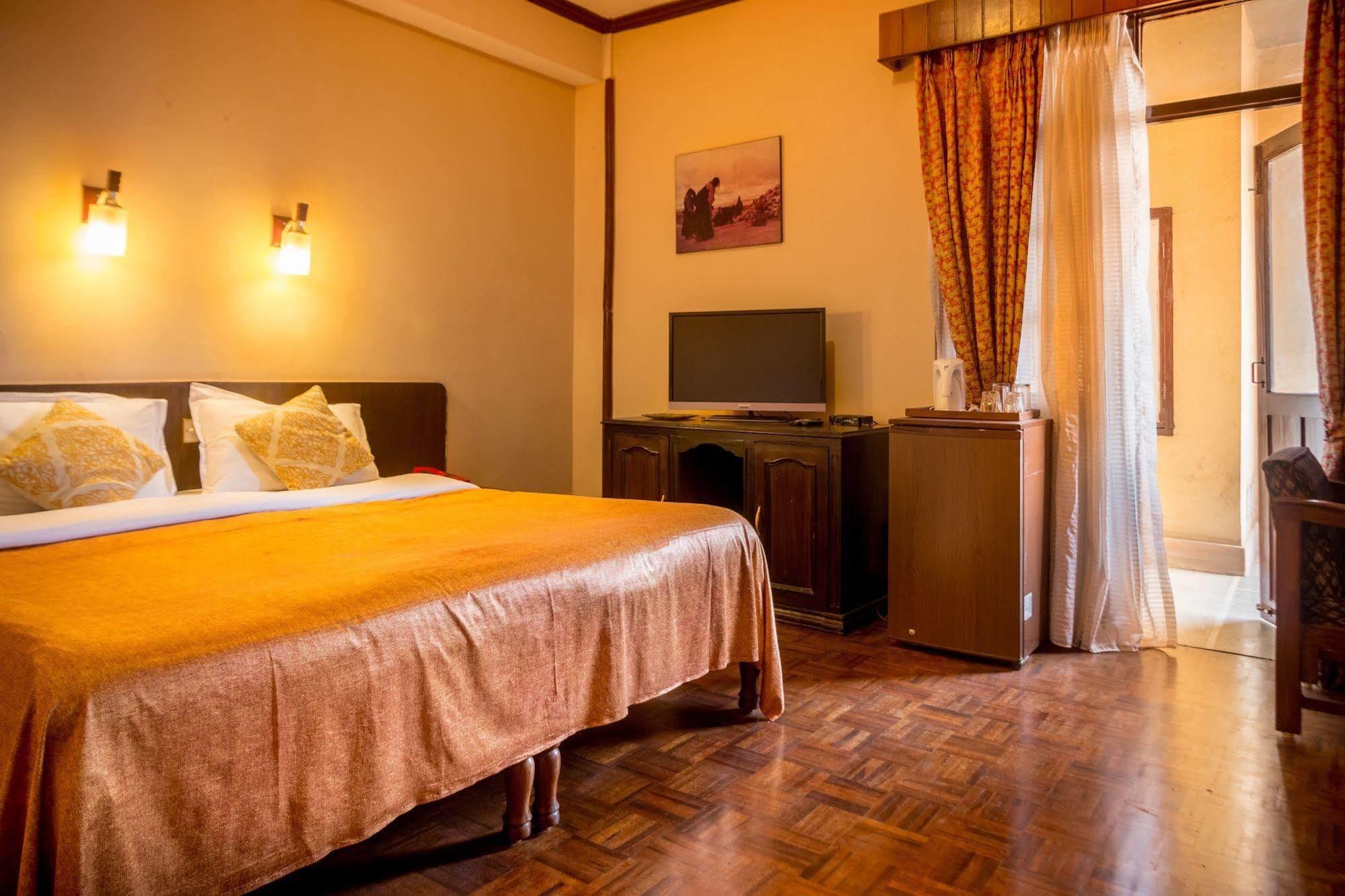 Hotel Excelsior Kathmandu Esterno foto