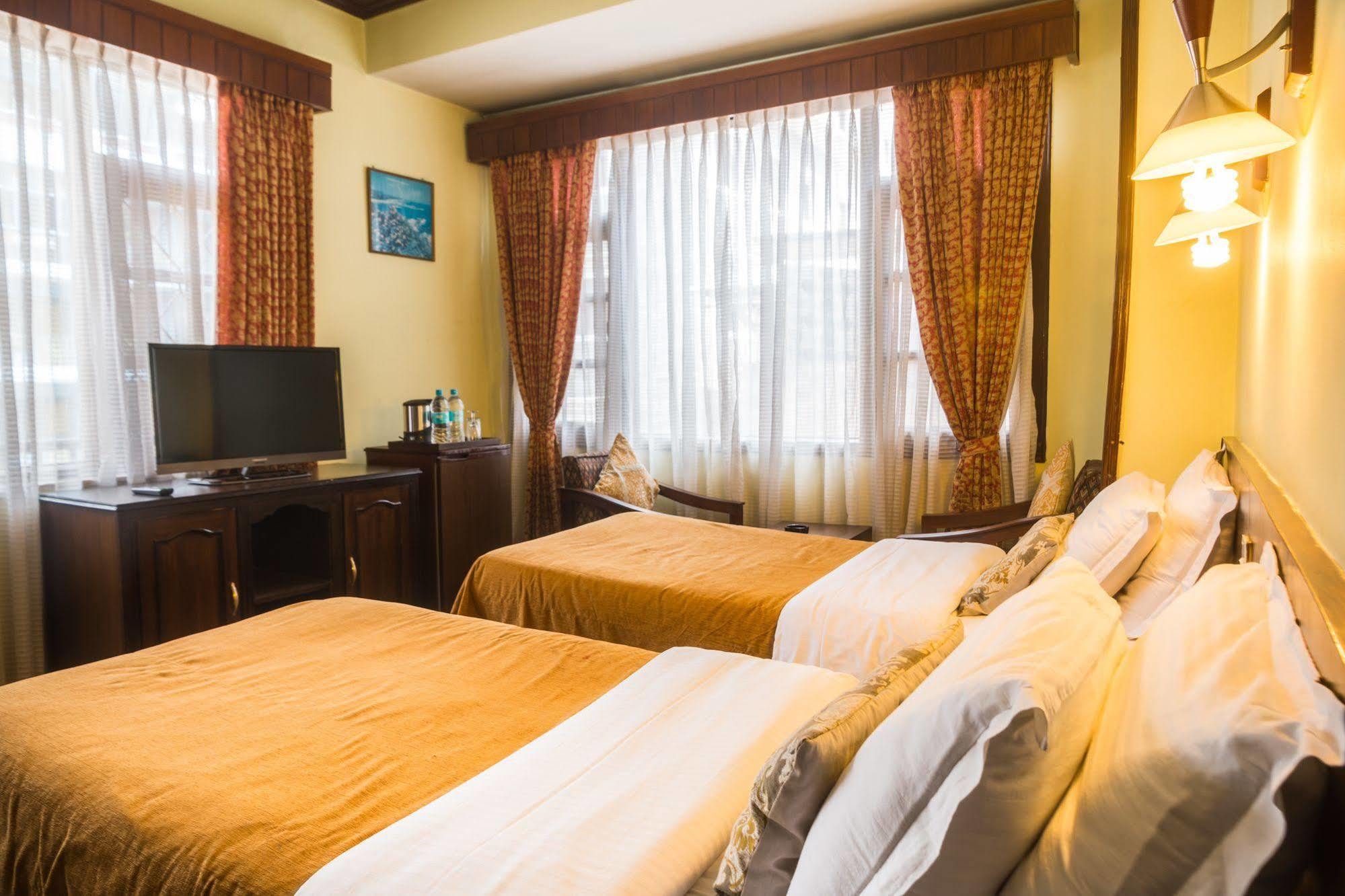 Hotel Excelsior Kathmandu Esterno foto