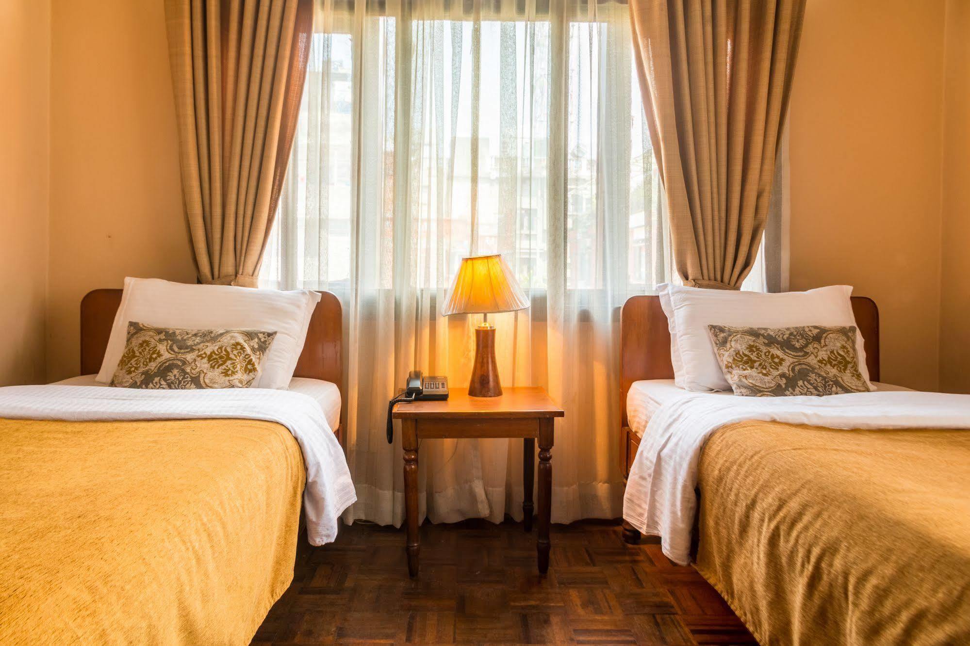 Hotel Excelsior Kathmandu Esterno foto